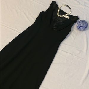 Studio I v-Neck Sleeveless semi-formal